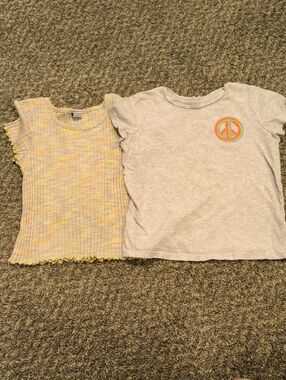 Old Navy Girls Yellow Multicolor Ribbed Tank & Light Gray Peace Tee Set